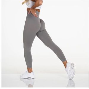 NVGTN Light Grey Solid Seamless Leggings brand new only tried on